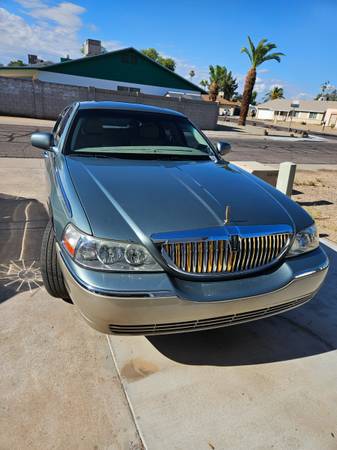 2006 Lincoln Town Car Signature 4-Door for $0 Build Credit,