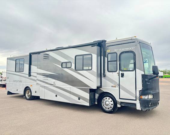 2007 Fleetwood Expedition 38' 3 Slide-Out 330 HP Cat for