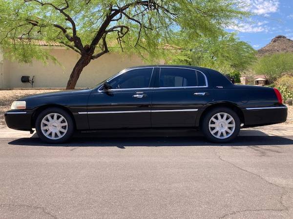 2009 Lincoln Town Car Signature Limited for $0 Build Credit,