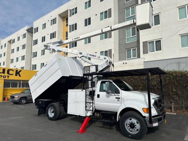 2010 Ford F-750 Forestry Truck, Chipper Dump Truck with Boom