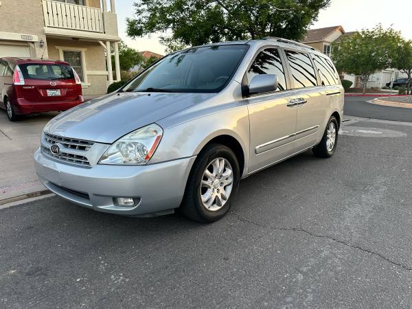 2010 KIA Sedona EX - Clean Title, Great Condition! for