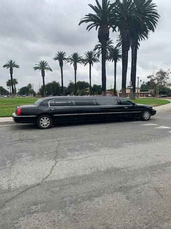 2011 Lincoln Town Car Limousine for $0 Build Credit, Poor