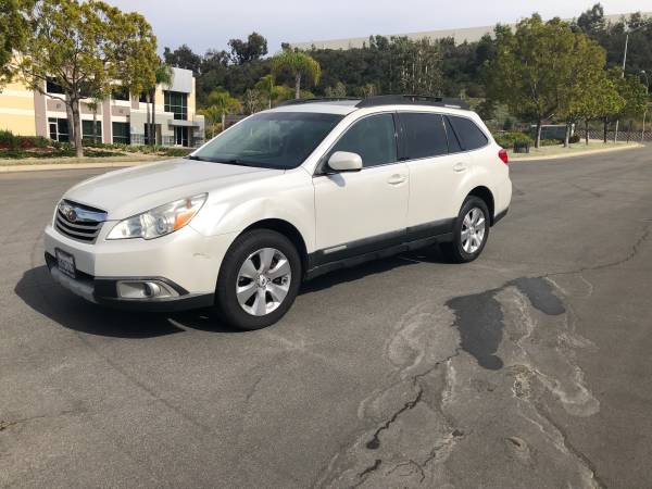 2011 Subaru Outback 3.5R - Dealer Special - 2 Owners