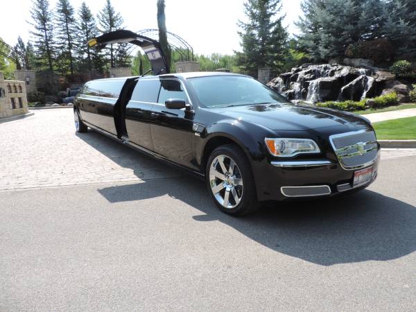 2015 Chrysler 300 Limousine - 14 Passenger - Jet Door