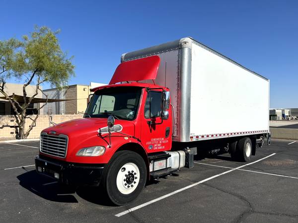 2016 Freightliner M2 26ft Box Truck - Power Lift Gate