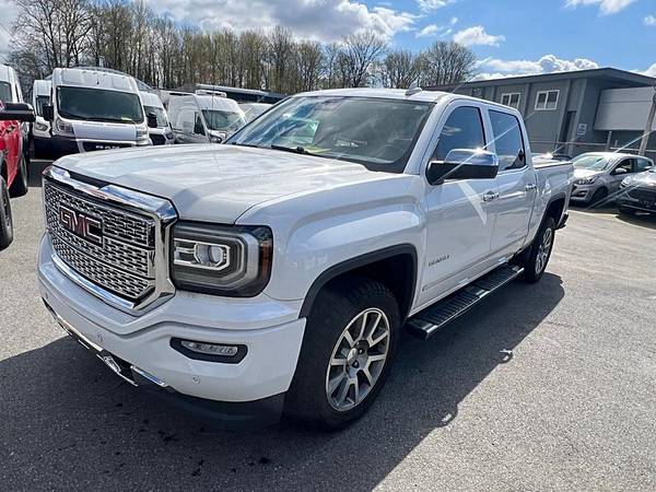 2017 GMC Sierra 1500 Denali 4WD Crew Cab Short Box