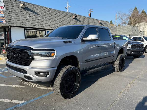 2020 RAM 1500 Big Horn 4x2 Hemi Lift Pano Roof