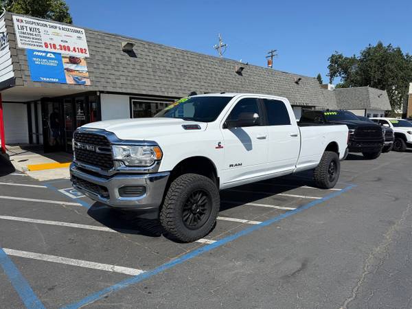2022 Ram 3500 Big Horn 4x4 6.7L Cummins Diesel 5th