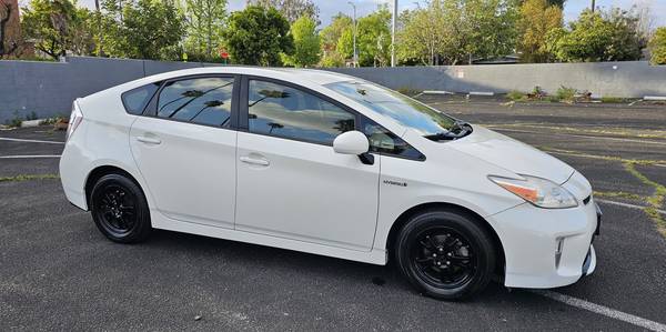 2023 Toyota Prius (Clean Title / 1 Family Owned) for
