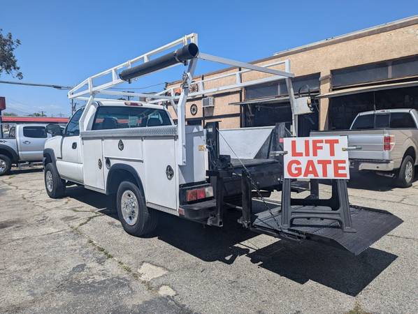 2003 Chevy Silverado 2500 Utility Lift Gate - Gas, $3000