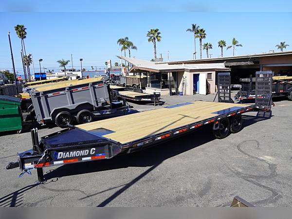 2025 Diamond C DEC 24X102 Heavy Duty Deck Over Trailer