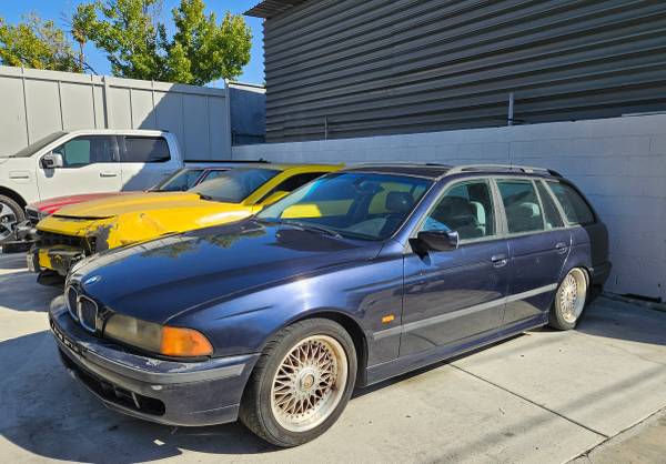 2000 BMW 528iT Sport Wagon M Package - Rare Five-Speed