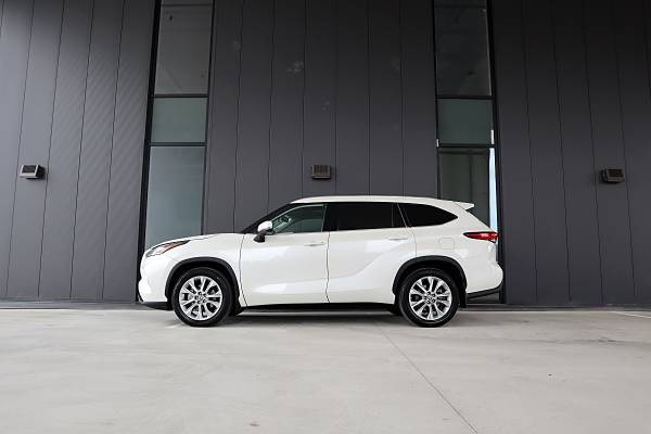 2021 Toyota Highlander Limited AWD - 7 Seater - 39,159 2021 Toyota Highlander Limited AWD - 7 Seater - 39,159