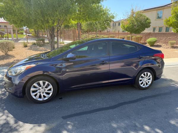 2017 Hyundai Elantra SE - Low Miles, Automatic, 78k, Clean