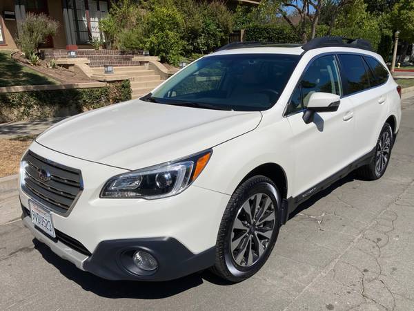 2017 Subaru Outback 3.6R Limited - Under 30K Miles for