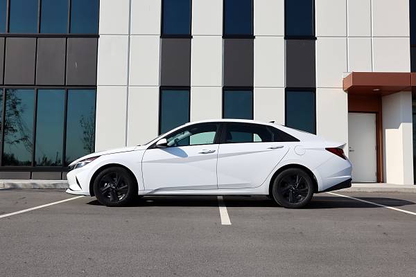 2022 Hyundai Elantra Preferred - No Accidents - 72,640 km