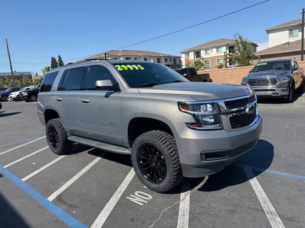 2018 Chevrolet Tahoe LT 4X4 8-Seater Sunroof TV Lift for