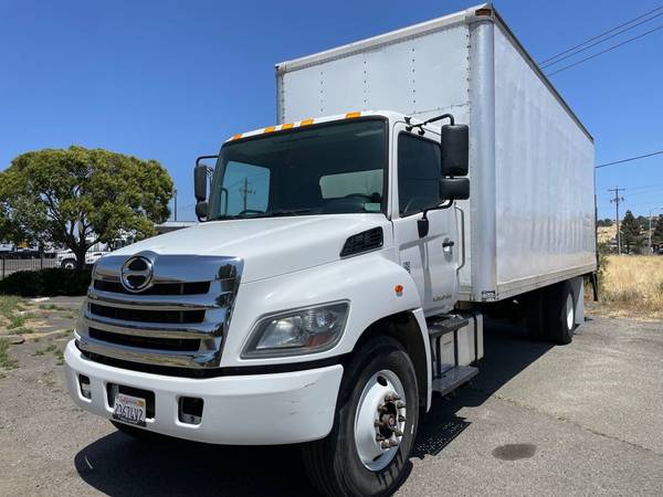 2019 HINO 268 24ft High Cube with Rail Liftgate for