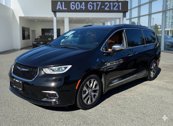 2022 Chrysler Pacifica Hybrid Pinnacle - Fully Loaded, Low 44KM