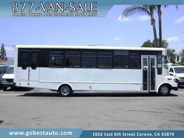 2016 Ford Starcraft 35 Passenger Shuttle Bus - Only 15,000