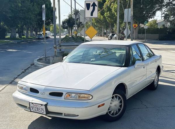 1998 Oldsmobile 88 Regency Trim - Excellent Running, Cold A/C