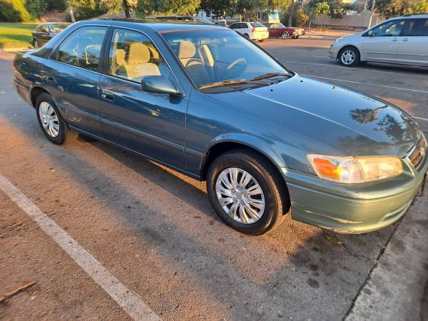 2000 Toyota Camry LE 6-Cylinder Automatic - 122,000 Miles for