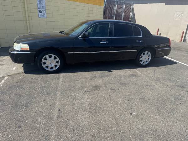 2011 Lincoln Town Car Executive L for $0 Build Credit,