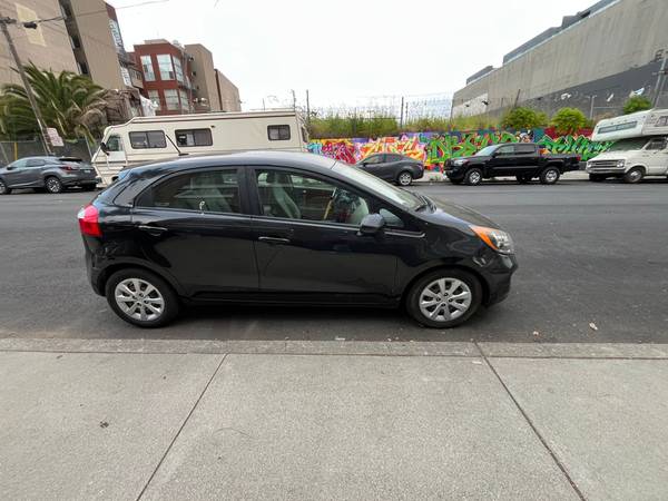 2013 Kia Rio HB - Clean Title - New Catalytic