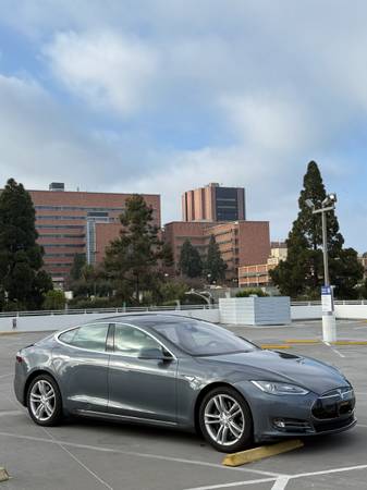 2013 Tesla Model S 60 - Low Mileage, Clean Title