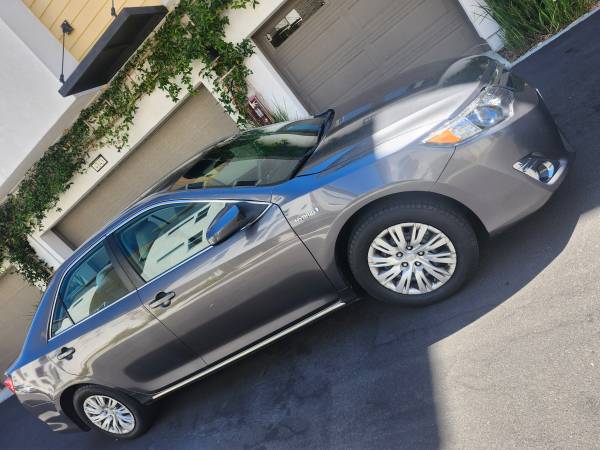 2014 Toyota Camry Hybrid - Excellent Condition, 87,000 Miles for