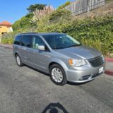 2016 Chrysler Town & Country Limited Minivan in Excellent Condition