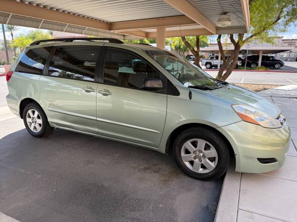 2017 Toyota Sienna LE 3rd Row Seat for 8 for