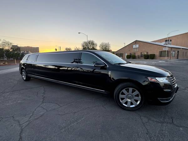 2019 Lincoln MKT 10-Passenger Limo for $0 Build Credit, Poor