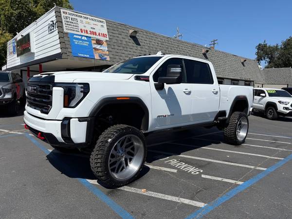 2024 GMC Sierra 2500HD AT4 6.6L Duramax Diesel 4x4 for