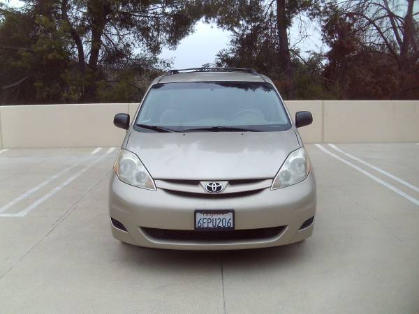 2008 Toyota Sienna LE 8-Passenger Low Miles 147,645 Clean Title