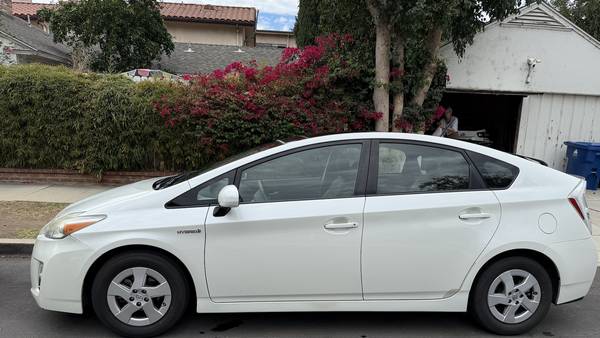 2010 Toyota Prius IV Pearl White for $0 Build Credit,