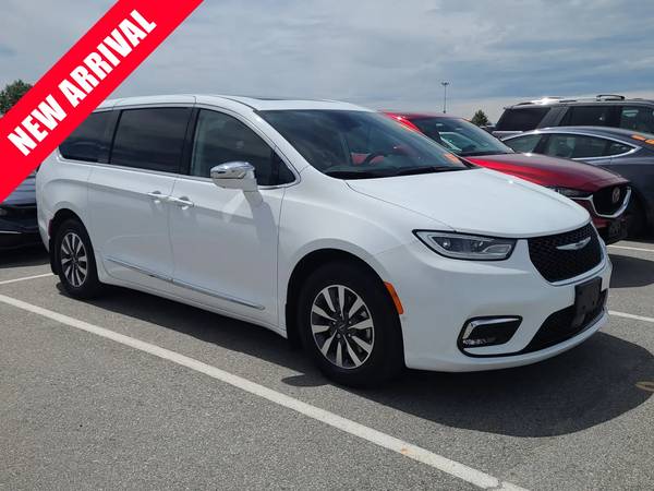 2022 Chrysler Pacifica Hybrid Limited for $0 Build Credit, Poor